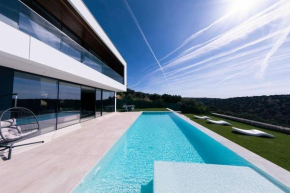 Villa exclusiva con piscina infinity y jacuzzi!